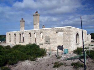 ES138, -33.622374, 123.860669 Israelite Bay telegraph station abandoned